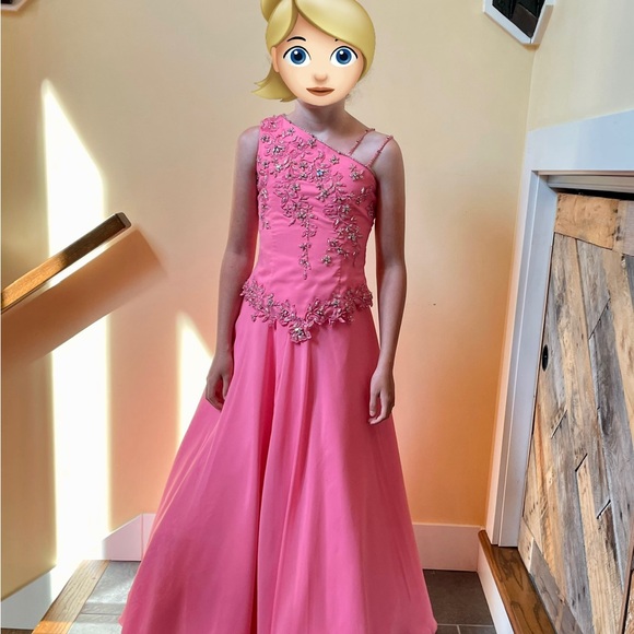 Elegant Pink One-Shoulder Gown